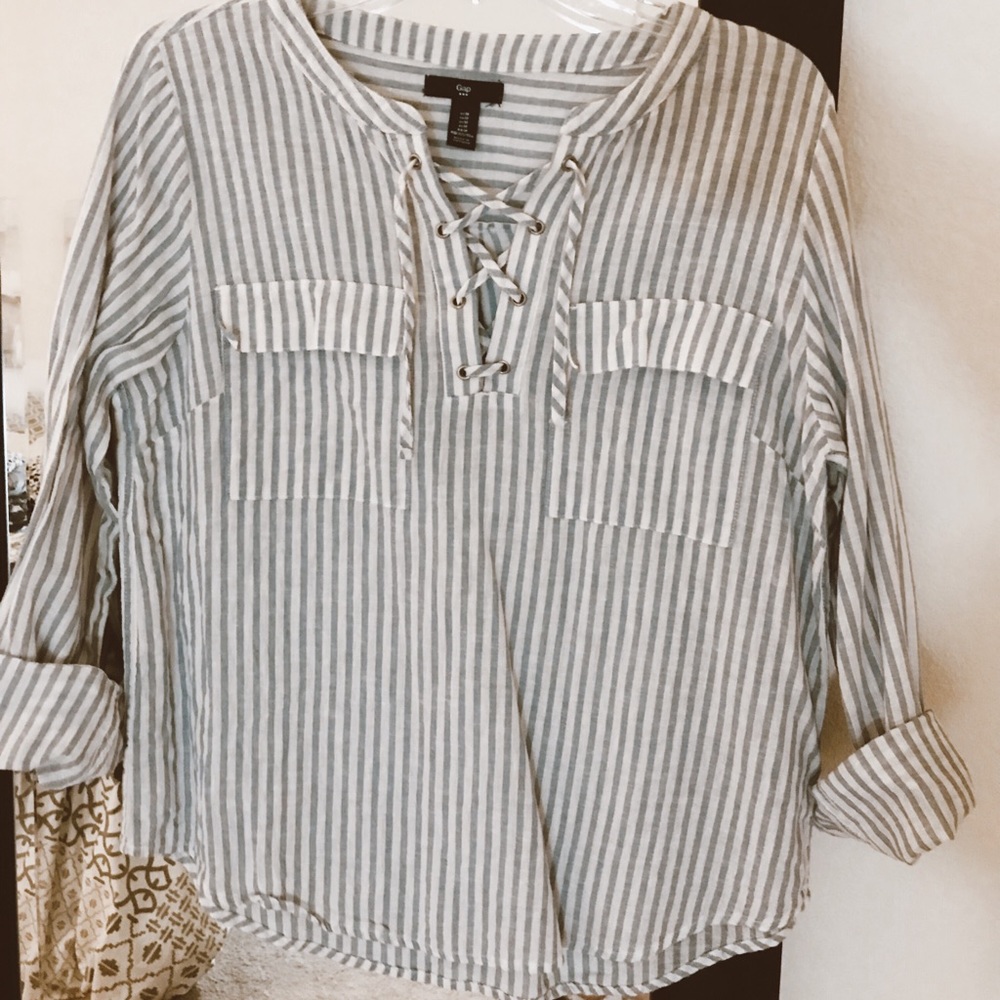 NEVER WORN GAP STRIPED TOP WITH LACE UP DETAIL